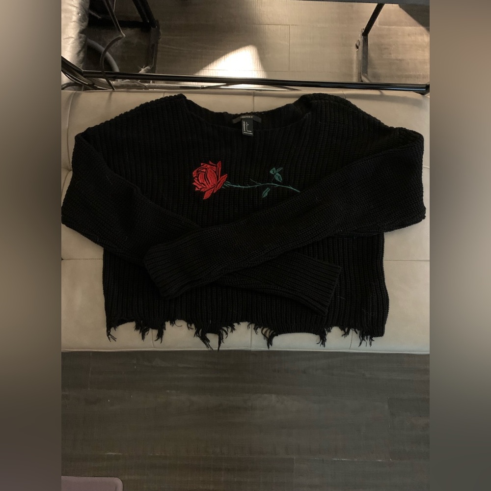 Women’s Large Black Forever 21 Rose Graphic Crop Distressed Sweater